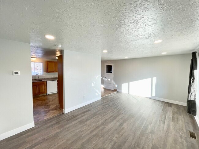 Building Photo - 564 W 5275 S