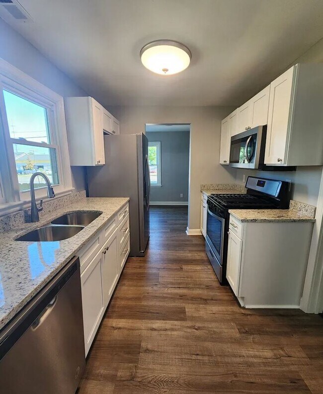 Foto del edificio - One-of-a-Kind 3 Bedroom Home with Renovated Kitchen & Spacious Yard