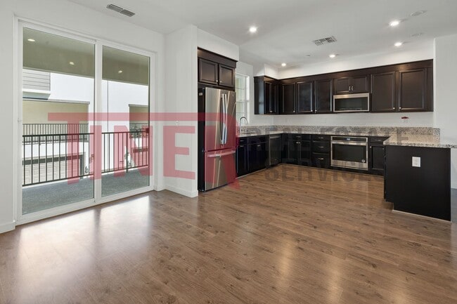 Building Photo - The Cove's 3 Story Townhome
