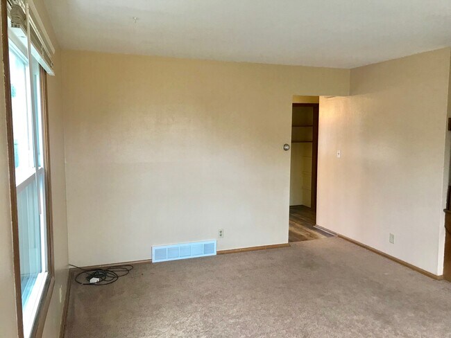 Foto del edificio - 3742 E Underwood Ave