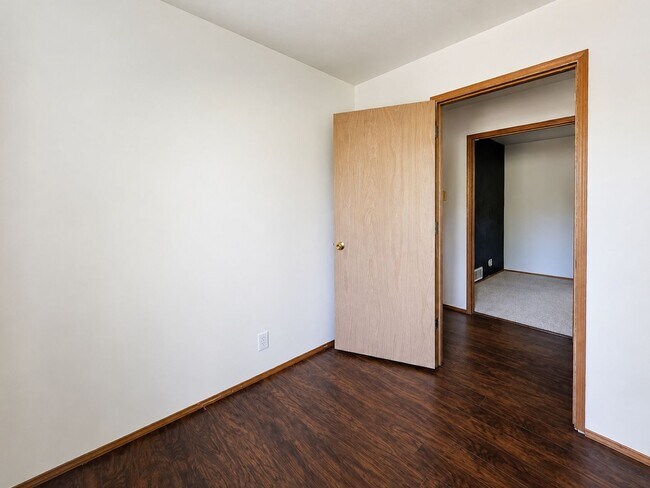 Foto del edificio - 1817 NW Mulholland Blvd
