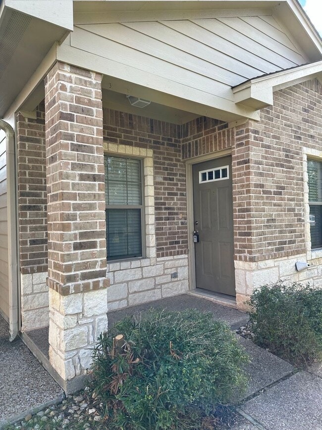 Building Photo - Robinson ISD Townhouse