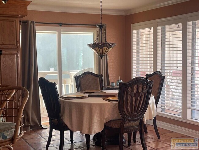 Foto del edificio - 921 Bass Ave