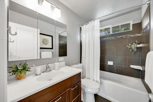 Foto del edificio - 4330 Baywood Way