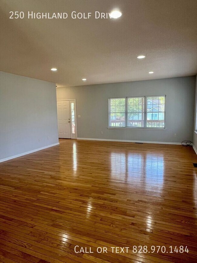 Building Photo - 250 Highland Golf Dr