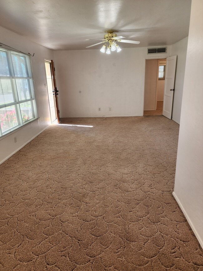 Building Photo - 2119 Wingland Dr