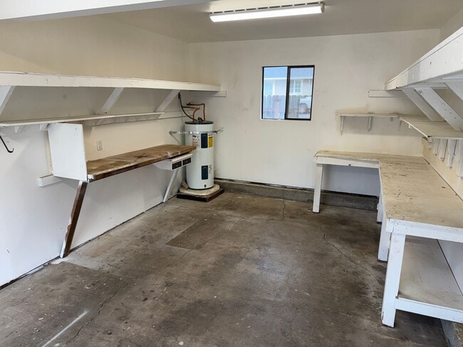 Building Photo - Beautifully updated private upstairs apartment in a great neighborhood!
