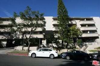 Building Photo - 11645 Montana Ave