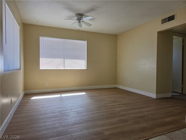 Building Photo - 489 North Cir