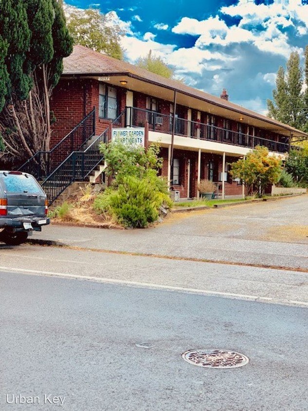 Foto principal - 3057 63rd Ave SW