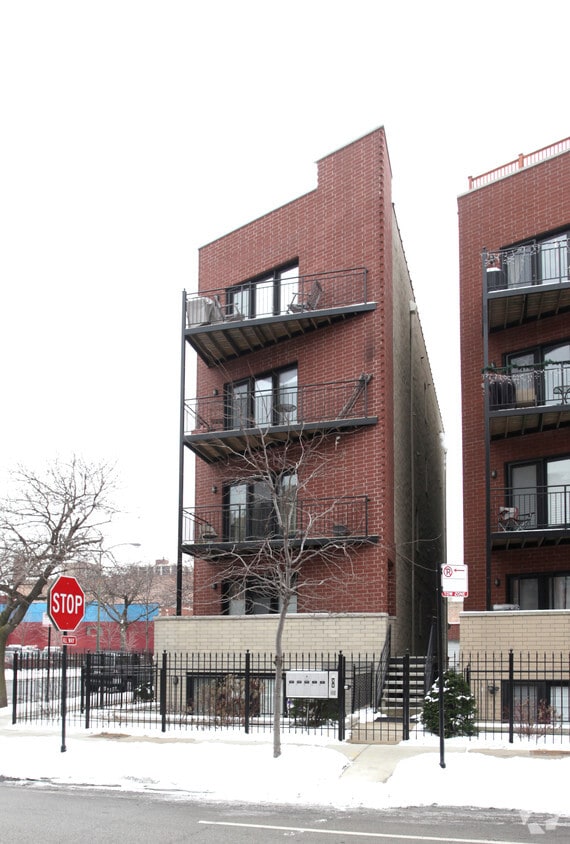 Building Photo - 33 E 26th St