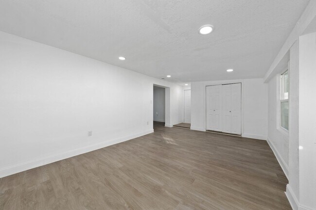 Foto del edificio - Completely Renovated 4/2 Home on a Corner Lot in the SODO Area of Orlando