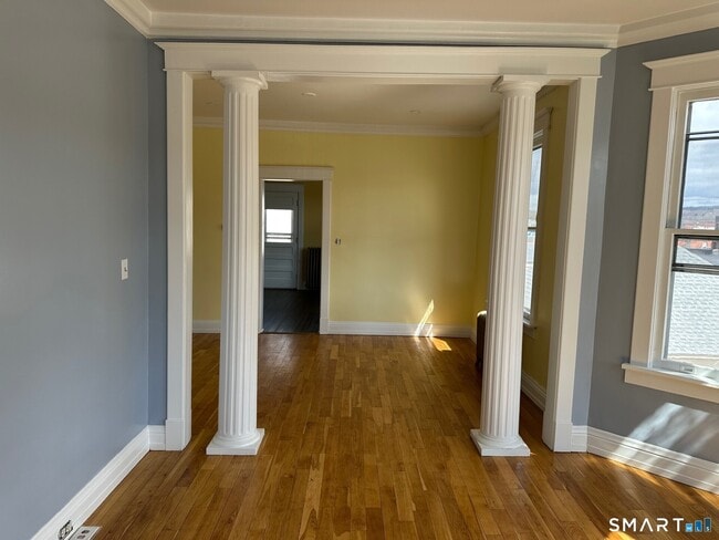 Building Photo - 20 Taylor St