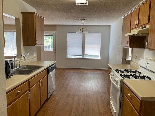 Building Photo - 1413 Hollow Tree Blvd