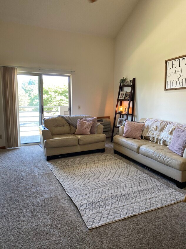Foto principal - 210 Kearney Way