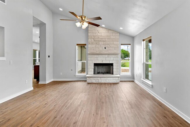 Building Photo - 100 Bryson Bend