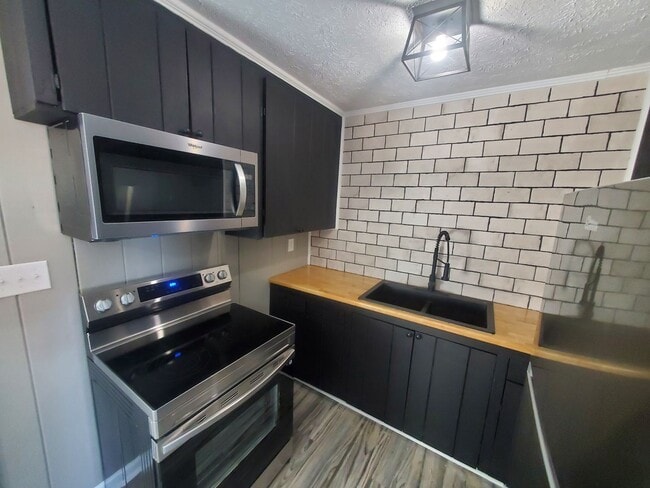Building Photo - 130-E Eastwood Ave. ** FULLY RENOVATED**