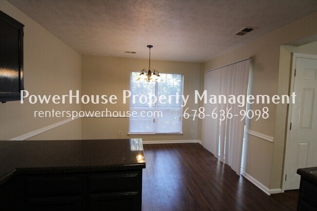 Building Photo - 2 BR, 2.5 Bath Upgraded end unit town home