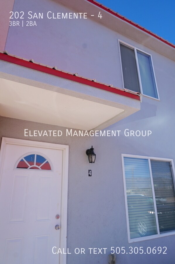 Foto del edificio - Spacious 3 Bedroom Townhomes with Granite/...