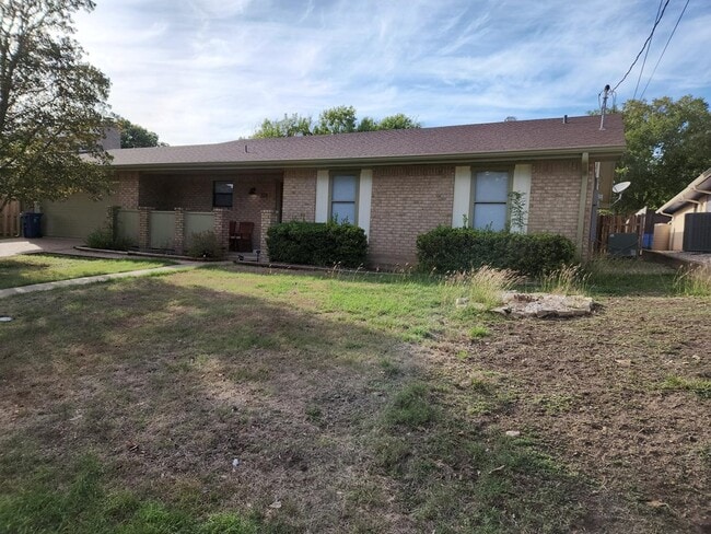 Building Photo - 208 Erin Dr