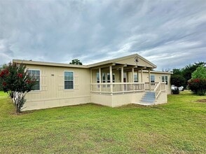 Building Photo - 831 Country Club Rd