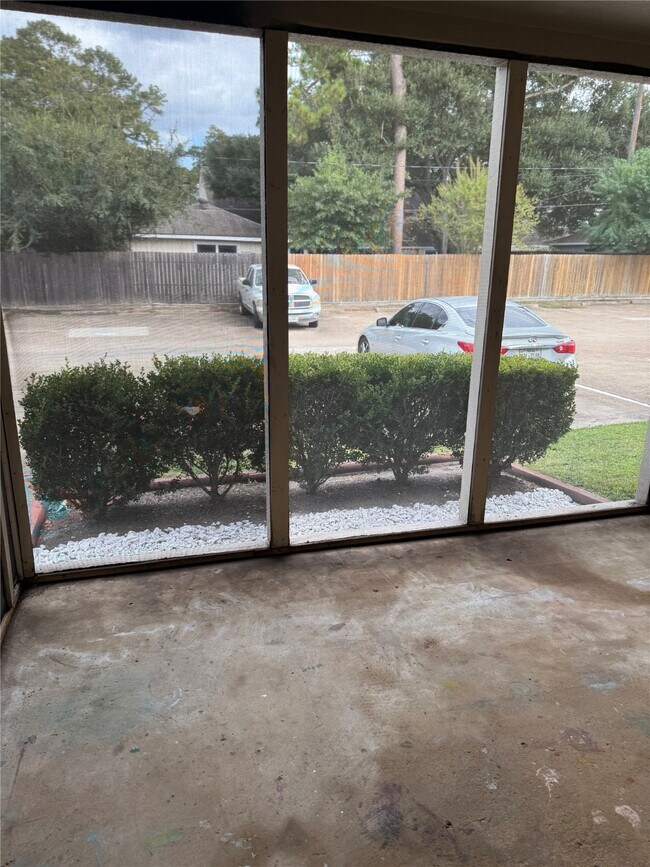 Building Photo - 712 Memorial Mews St