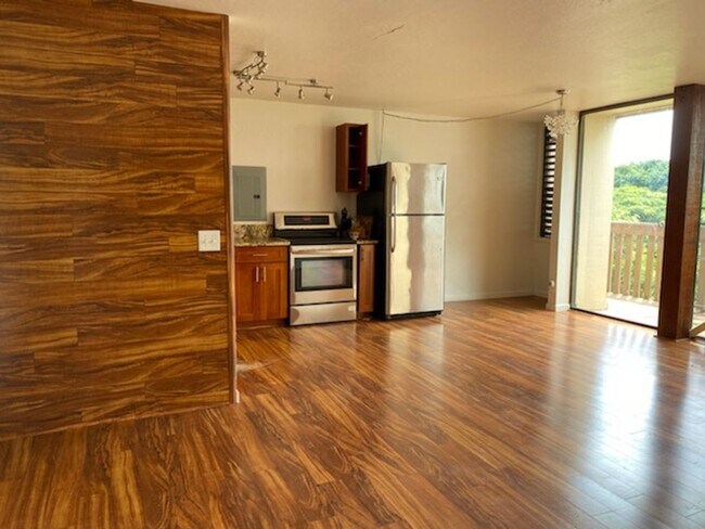 Foto del edificio - Breezy Fresh, Freshly Renovated 2/1 at Makaha Valley Plantation