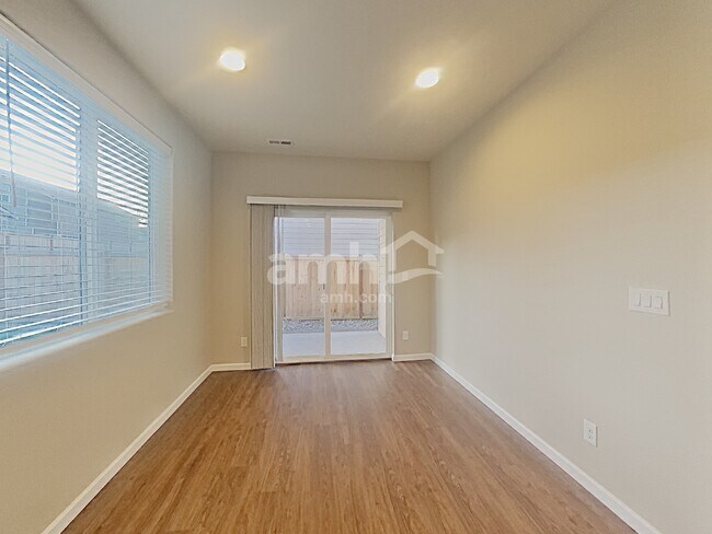 Foto del edificio - 6921 35th Pl NE