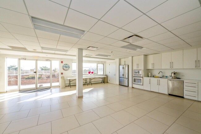 Foto del edificio - 830 Shore Rd