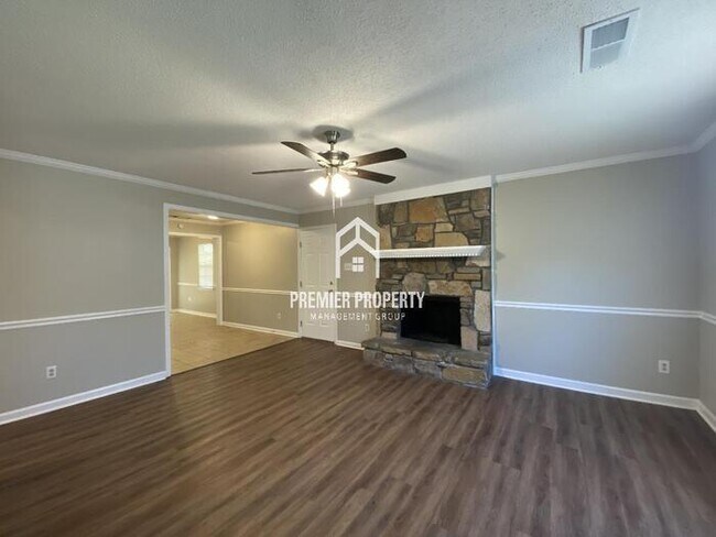 Foto del edificio - 4821 Greenlawn Cove