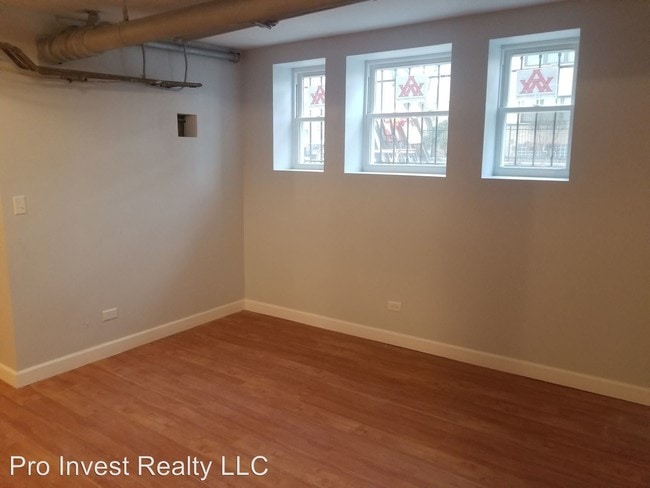 Building Photo - 7767-7767 S South Shore Dr