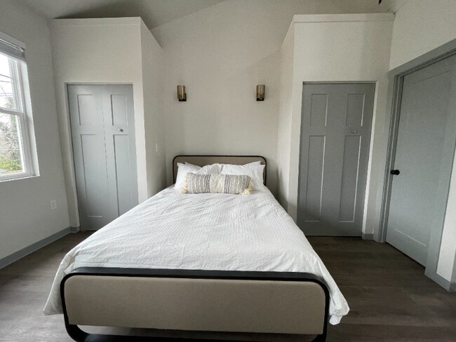 Foto del edificio - 2253 N Kenwood Ave