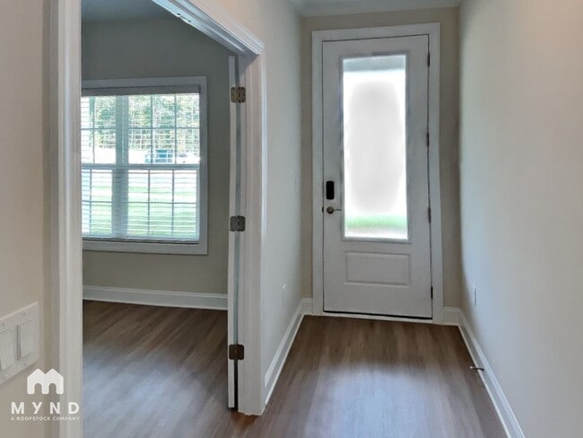 Building Photo - 102 Sina St