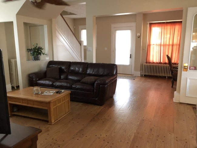 living area - 213 Beach Ave