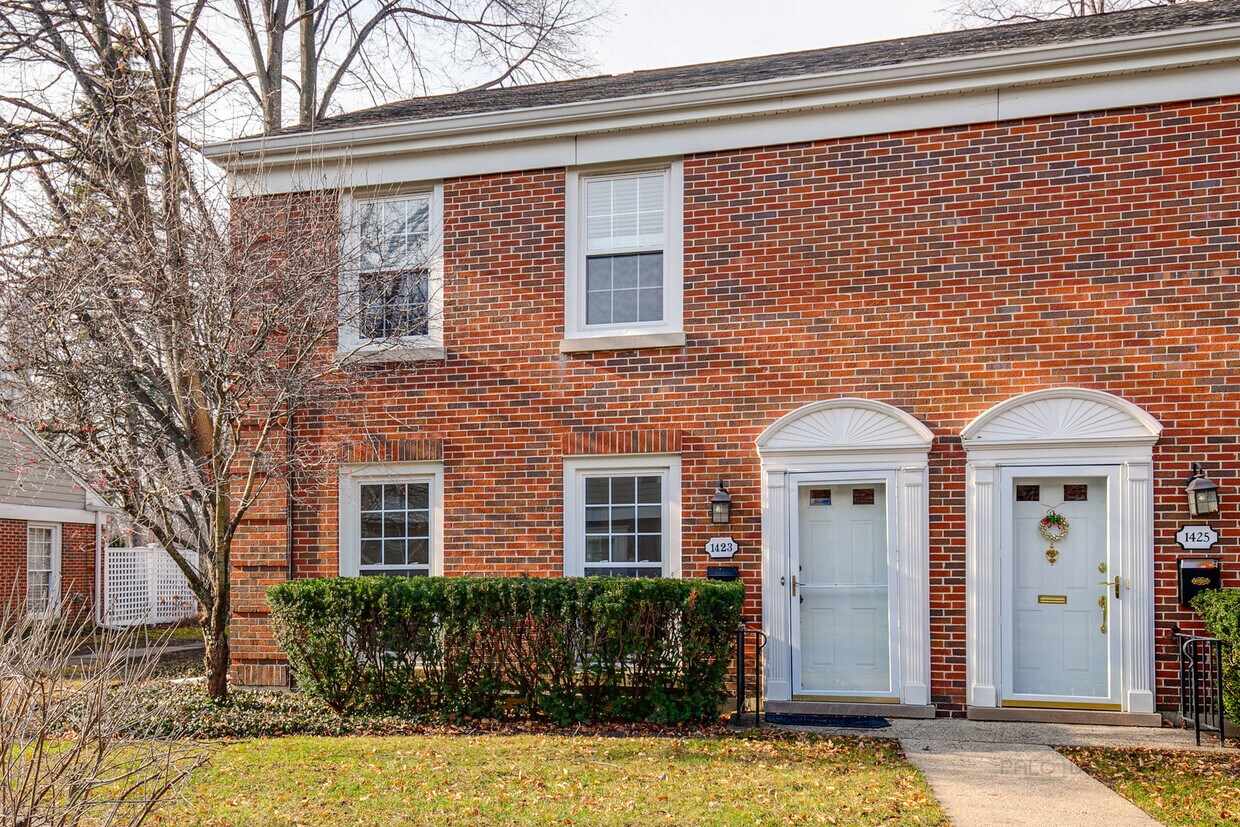 Foto principal - 1423 Pebblecreek Dr
