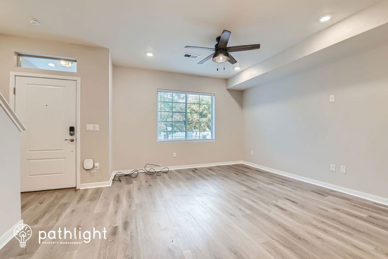 Foto principal - 845 E 98th Ave