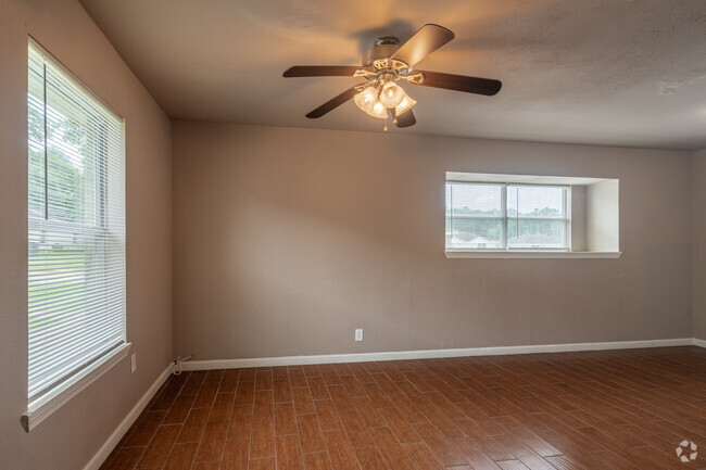 2HAB, 1BA - 780 ft² - Pine Shadows Duplex Apartments