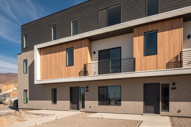 Building Photo - 527 W 620 N