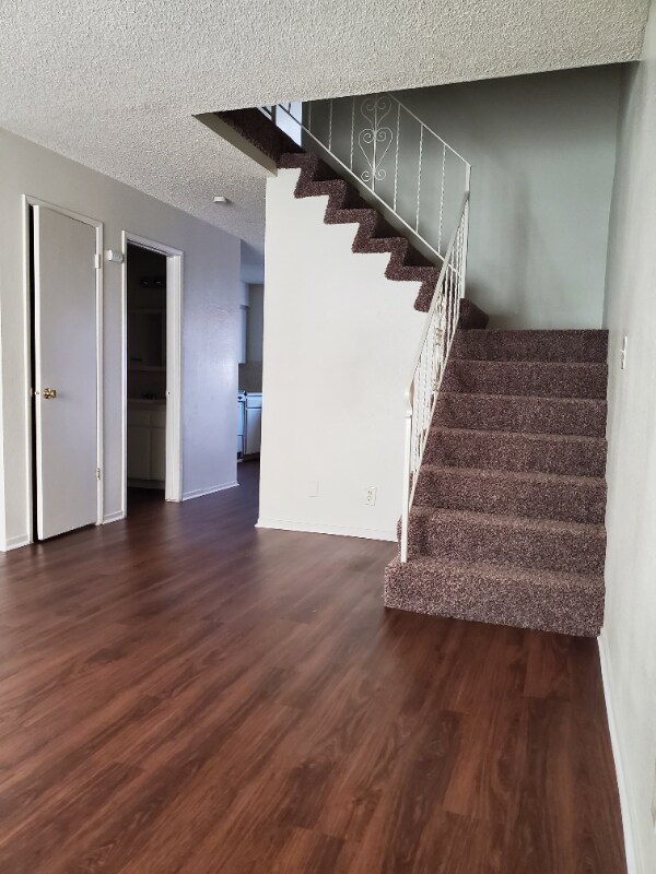 Foto del edificio - 2209 N Winery Ave