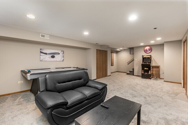 Foto del edificio - 330 N Maple St