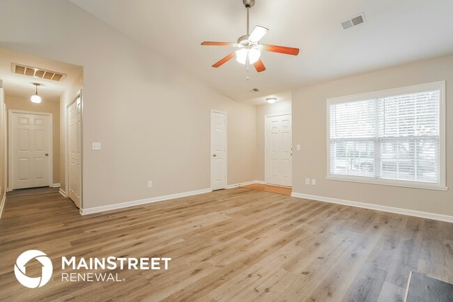 Foto del edificio - 3915 Bluestem Dr
