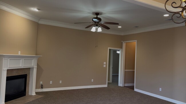 Building Photo - Lovely Home for Lease in Plantation Trace Garden Homes - Bossier City, LA 71112