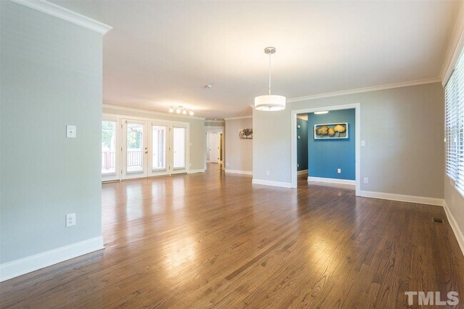 Foto del edificio - Gorgeous 4 Bedroom Ranch Home, Near Mordecai/Oakwood Neighborhoods, Premium Finishes, Fenced Back...