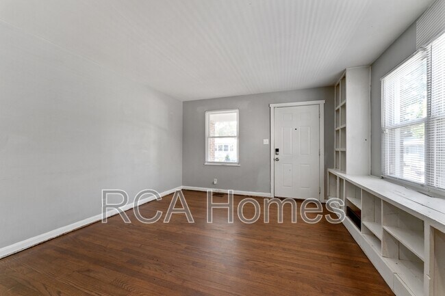 Foto del edificio - 4539 Crittenden Ave