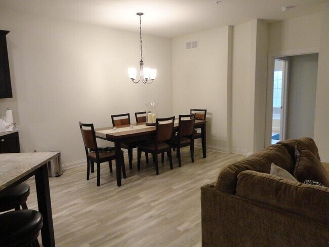 Foto del edificio - 4796 S Lynn Dr