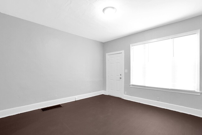 Building Photo - Sullivant Ave