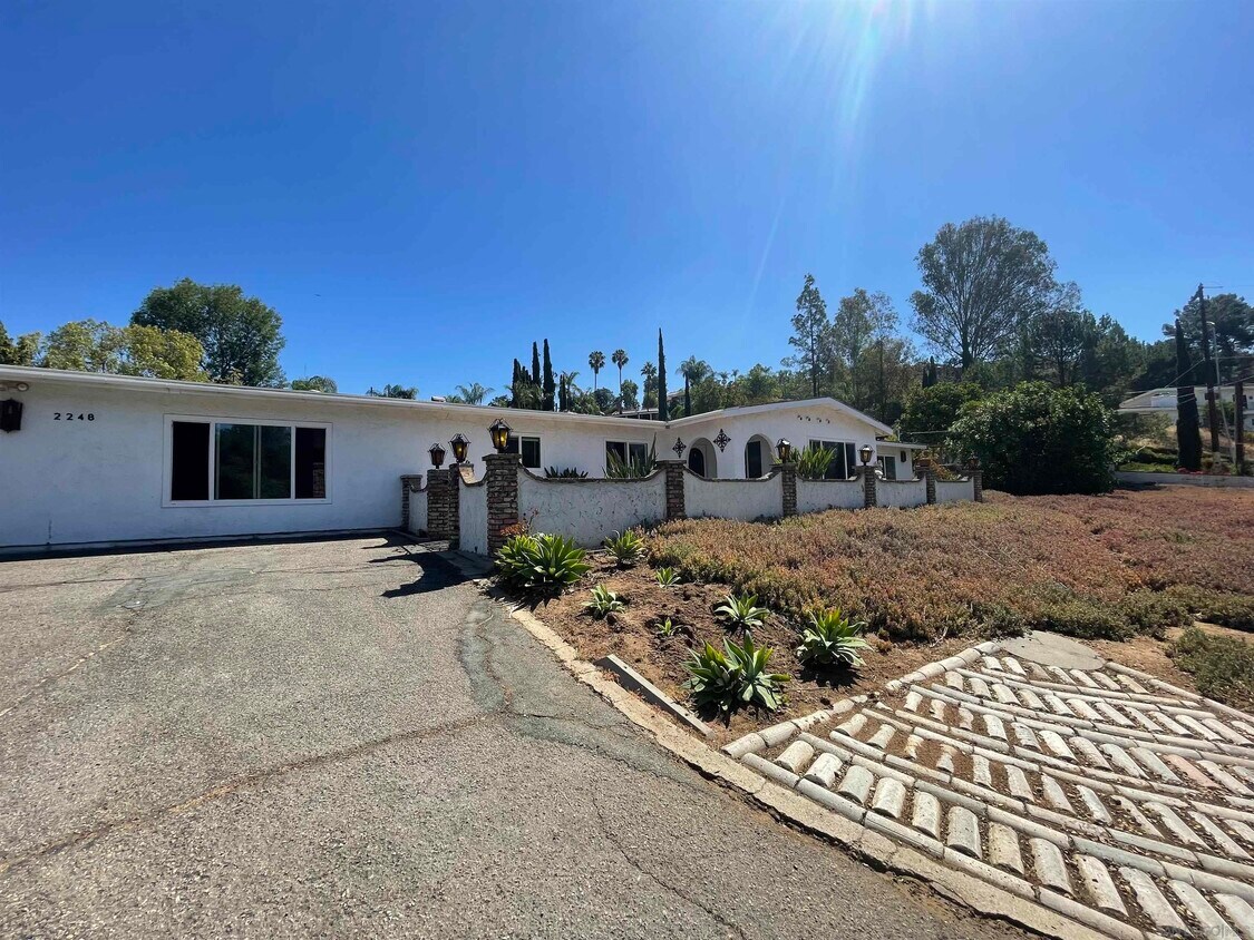 Primary Photo - 2248 La Cresta Rd