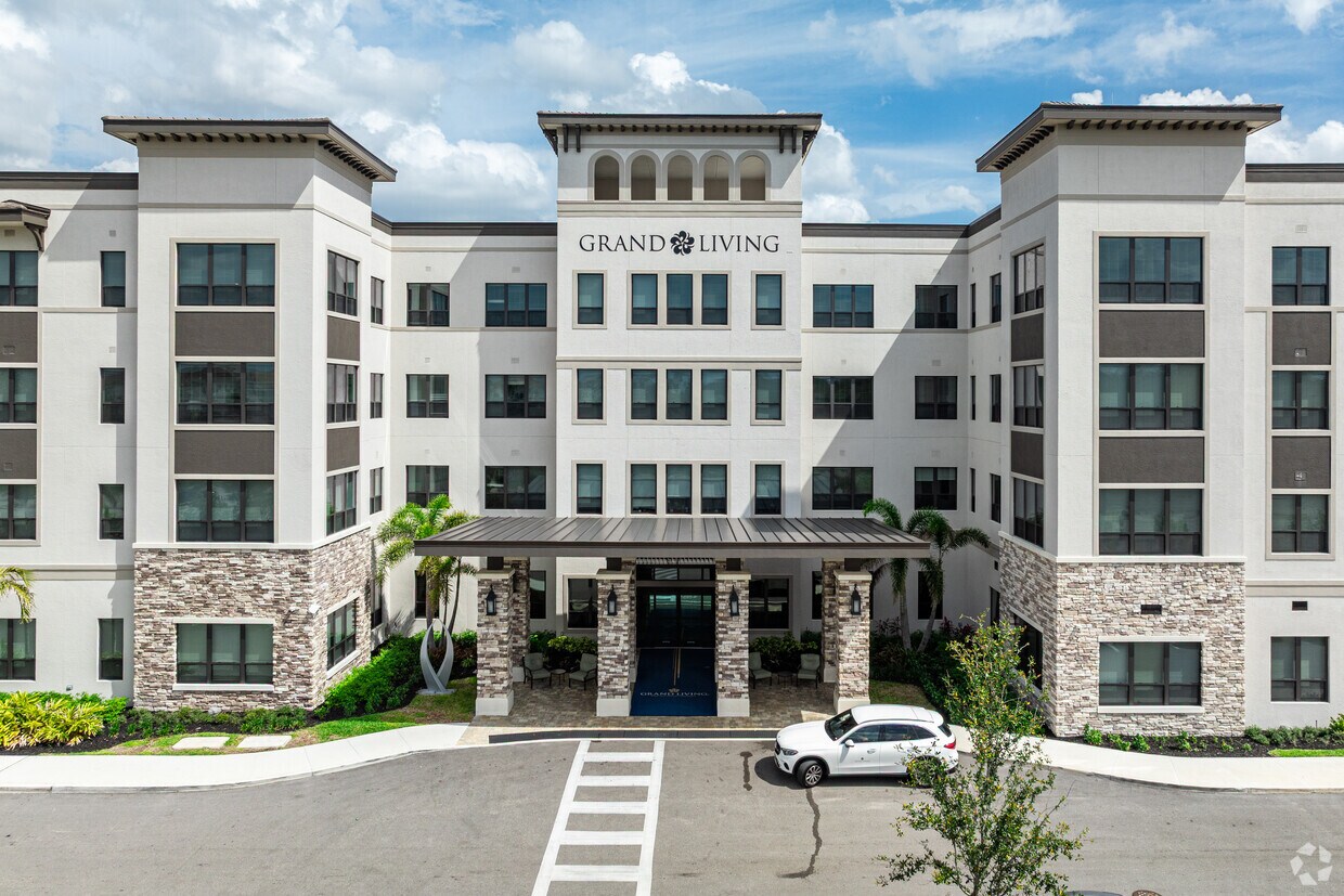 Building Photo - Grand Living at Naples