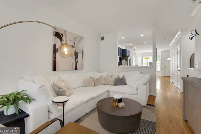 Foto del edificio - 375 Highland Ave NE