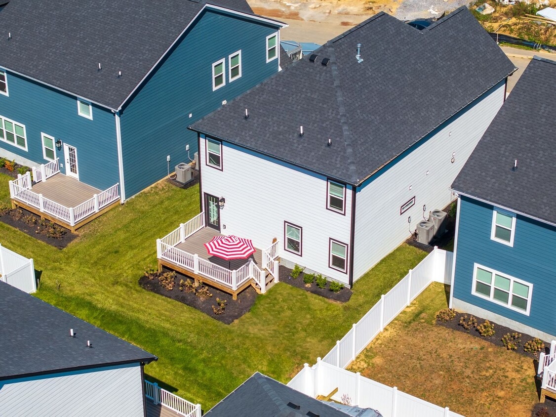 Building Photo - Maryville 37803 - 4 bedroom 3.5 bath - cal...